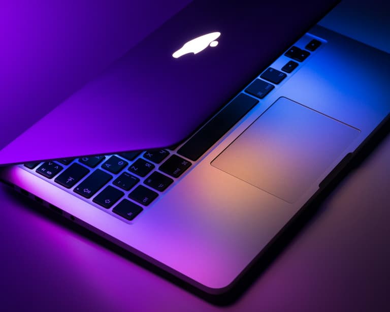 Matériel informatique — postes de travail livrés
