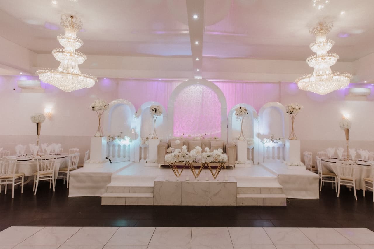 Mariage — vue d'ensemble de la salle