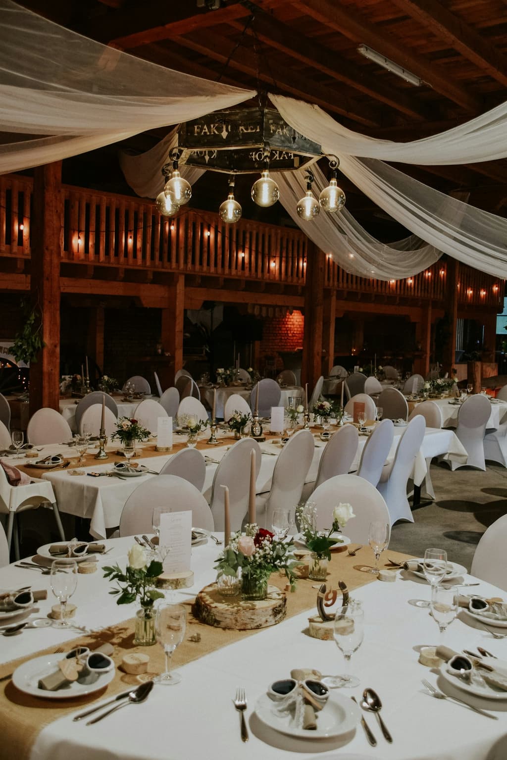 Cérémonie — salle dressée